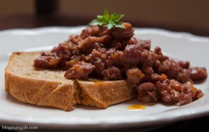 Ragu de Linguiça com Pão de Semolina